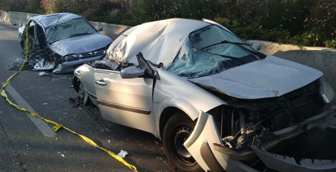 Bayrampaşa'da tanklar araçları ezerek ilerledi