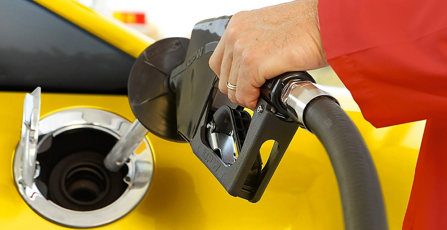 Akaryakıtta sürücülerin yüzünü güldürecek hareket! Zam sonrası büyük indirim de geliyor! Sakın depoları doldurmayın, indirimin eli kulağında!