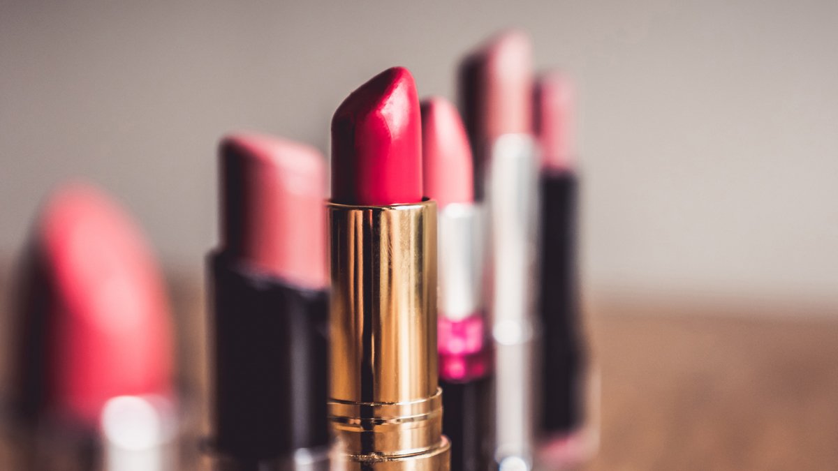 Çok ilginç bir gözlem! Rujunun ucuna bakman gerekiyor.. Doğruluğu sizi şoke edecek...