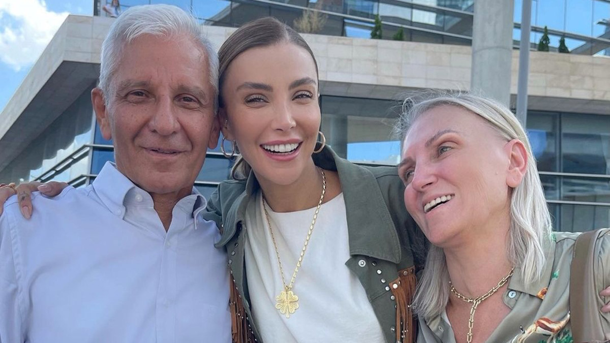 Özge Ulusoy'un babası trafik kazasında hayatını kaybetti