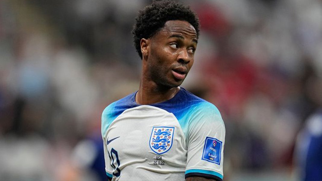 Evine hırsız giren Sterling, Katar'dan ayrıldı