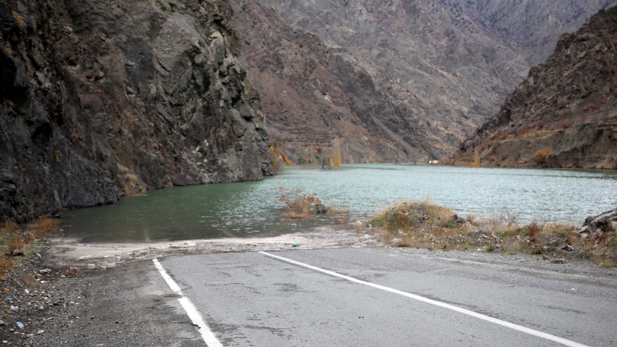 Su yüksekliği 36 metreye ulaştı: Yusufeli sular altında
