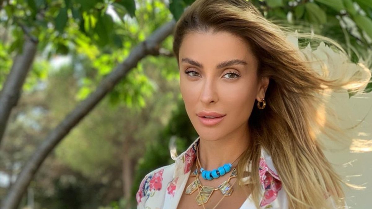 Özge Ulusoy'u kahreden haber! Apar topar hastaneye koştu ama...