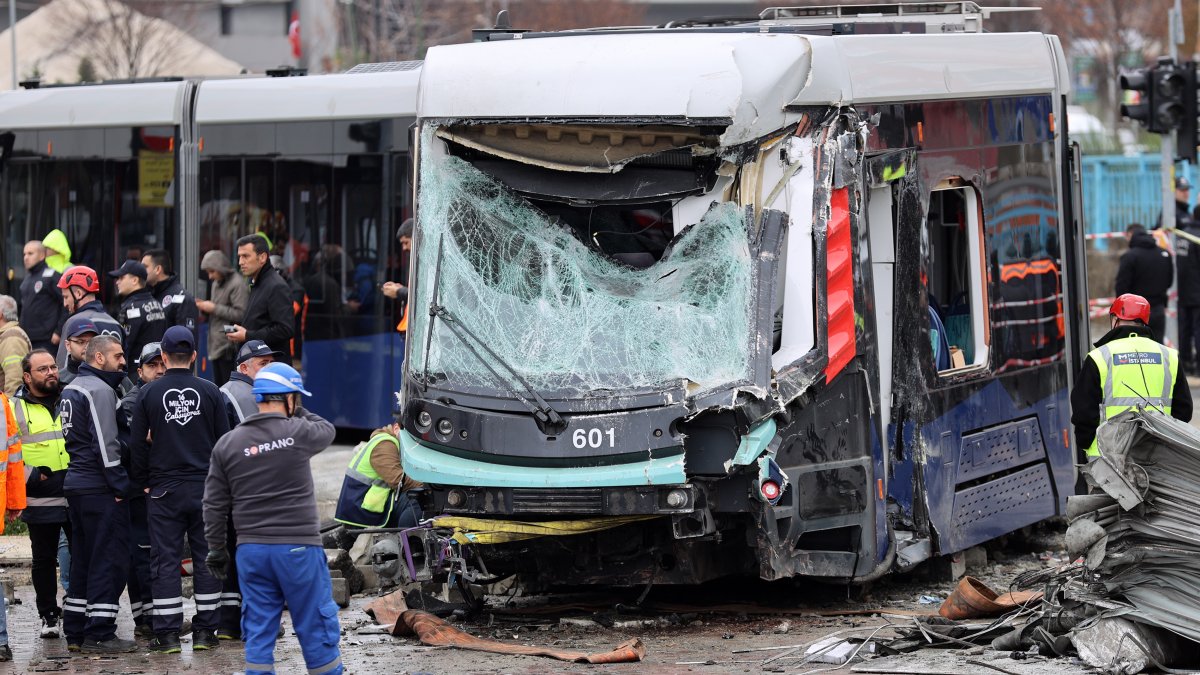 Alibeyköy'deki kazada otobüsün şoförü feci kazayı anlattı: Tramvay kırmızı ışıkta geçti