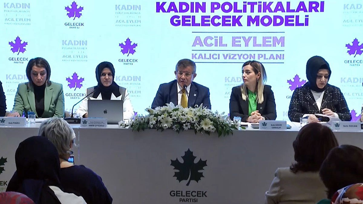 Davutoğlu: Bir daha olsa İstanbul Sözleşmesi'ne yine imza atarım