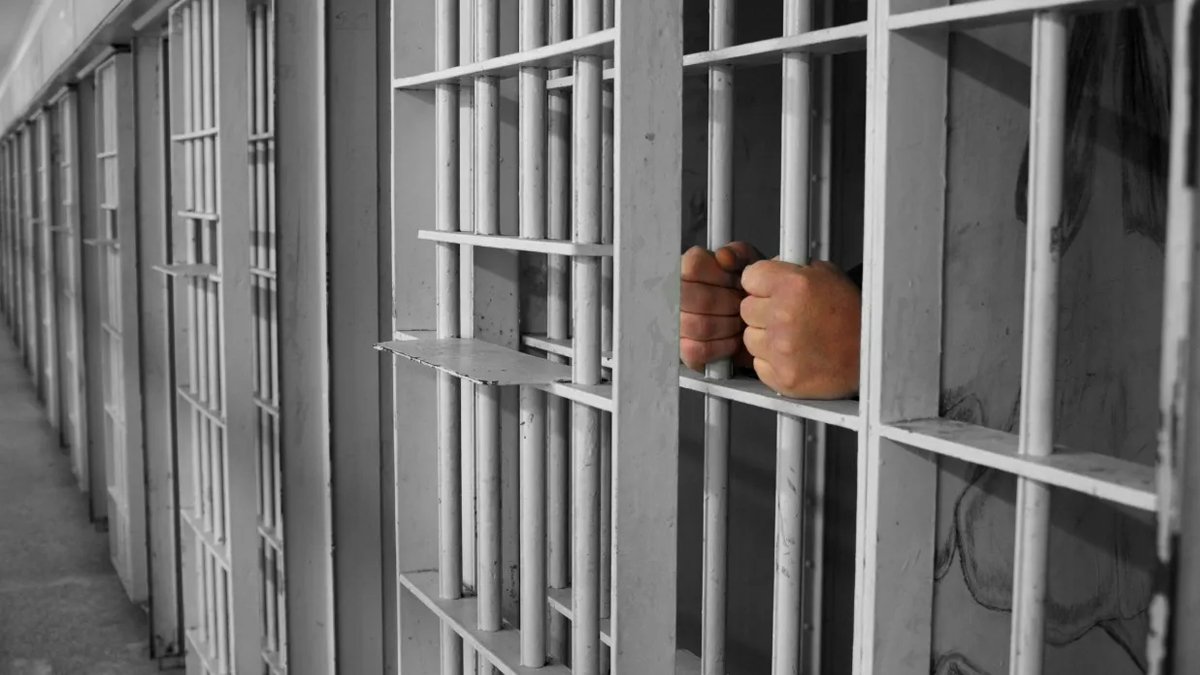 50 bin mahkum ve  tutuklu yerde yatıyor