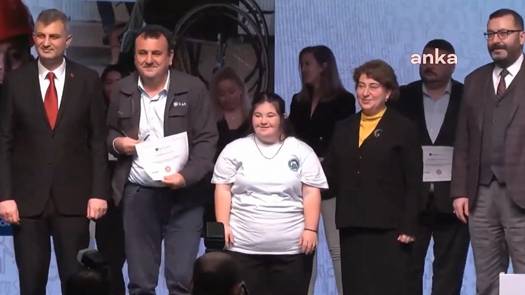 Kocaeli Belediyesi'nden BİM'e plaket