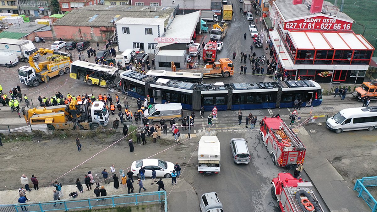 Tramvay faciasında vahim iddia: İki tarafa da yeşil ışık mı yandı?