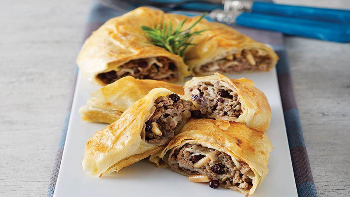 Evde meşhur Sarıyer böreği yapmak o kadar kolay ki... Bu tarif sayesinde kahvaltı sofranız şenlenecek!