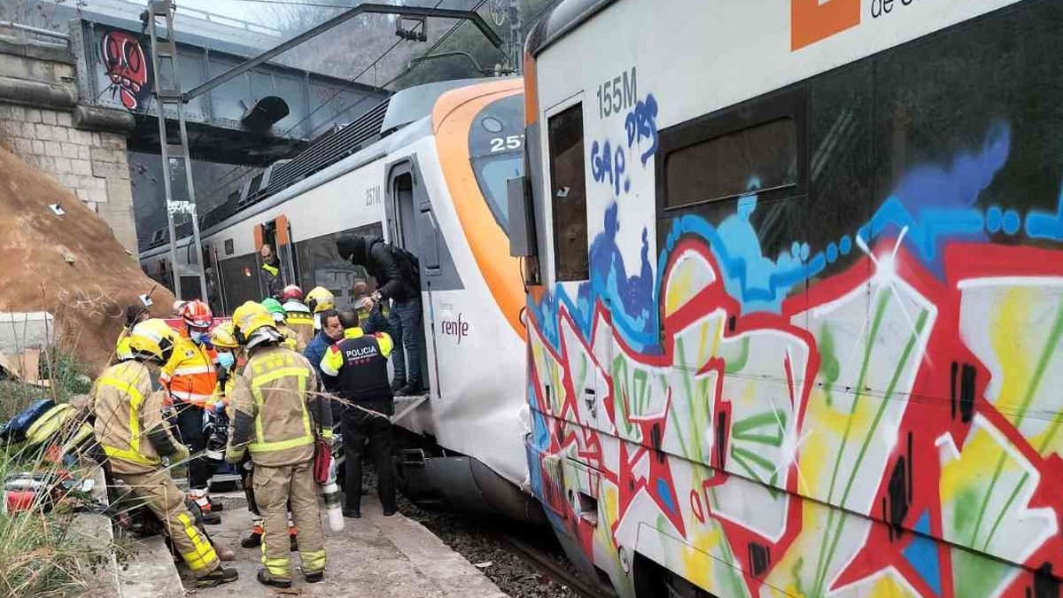 İspanya'da iki tren birbirine girdi! 155 kişi yaralandı
