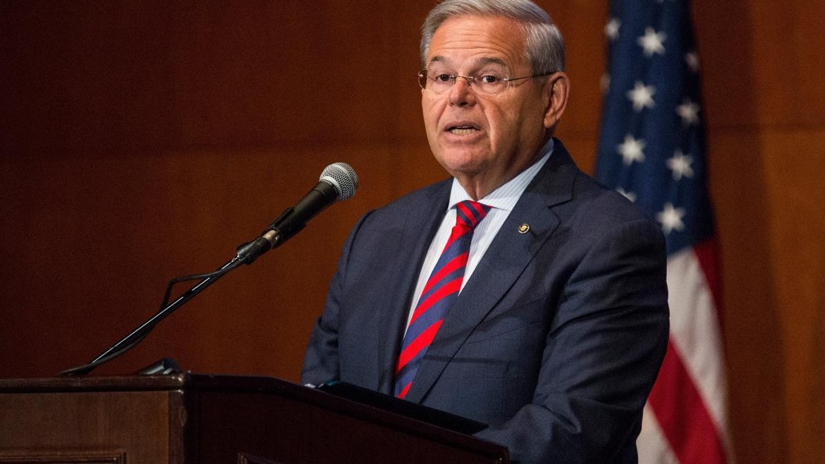 Menendez F-16 muhalefetini sürdürüyor: NDAA Türkiye için zafer değil