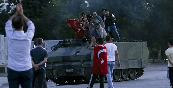 Emniyet'ten vatandaşa çağrı: Eli silahlı üniformalı kişileri ihbar edin