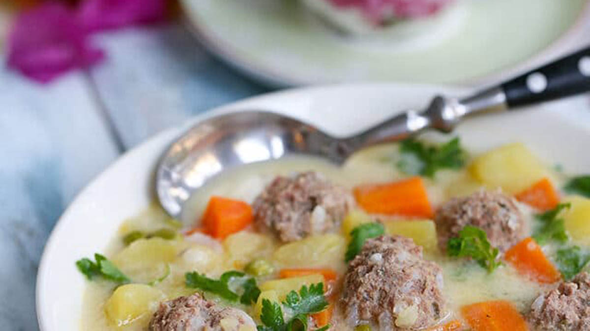 Sulu köfte yaparken kimse bu detaya dikkat etmiyor! Dağılmayan ekşili sulu köftenin sırrını açıklıyoruz