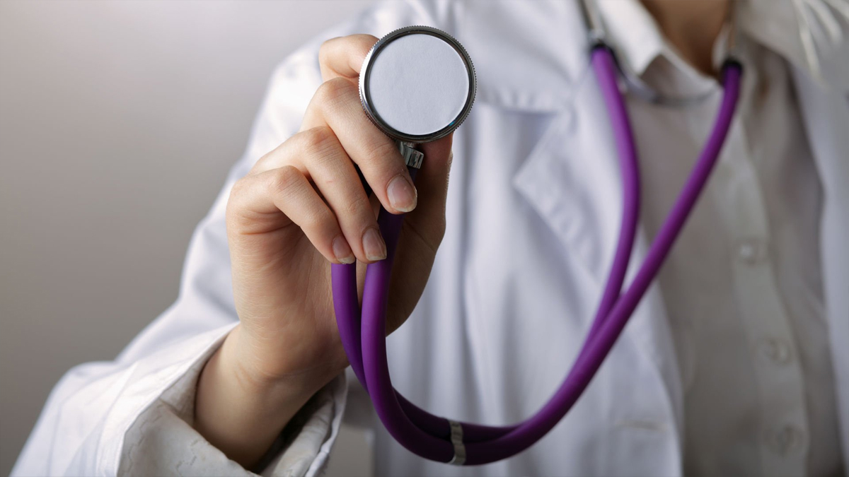 CHP'den 'sağlık sistemi' raporu: Kısa sürede çok hasta bakmak zorunda kalan hekimler arasında iş kazaları arttı