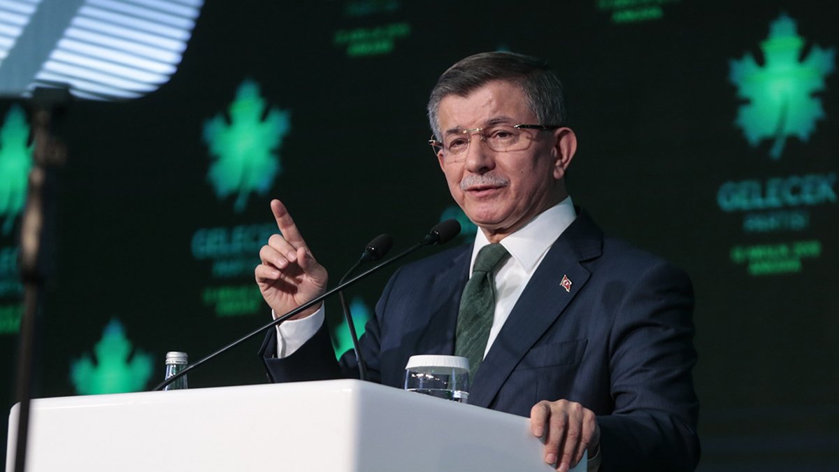 Davutoğlu'ndan Soylu'ya BAE tepkisi: Sizi oraya hangi rüzgar attı