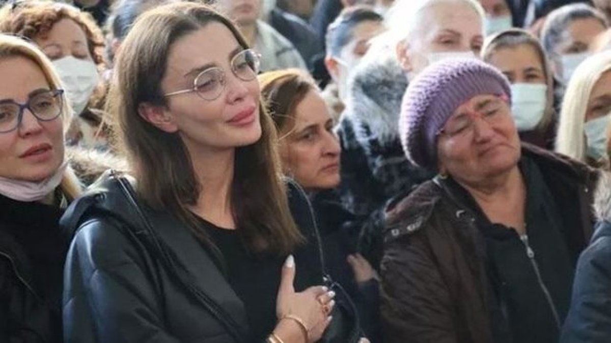 Özge Ulusoy'un 'cenazede makyaj' isyanı