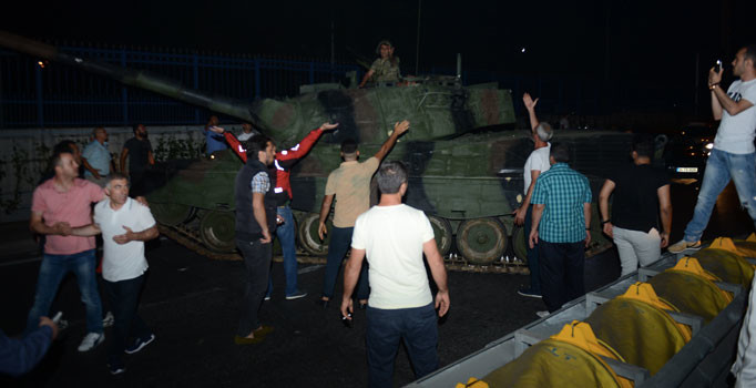 Fikri Işık: Komutan askere halka ateş açın dedi