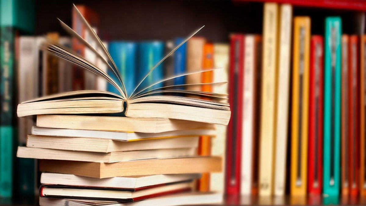 4 yeni kitap okurlarıyla buluştu