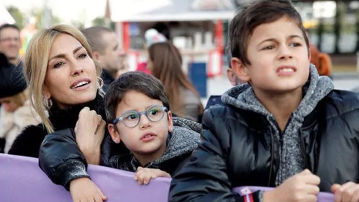 Çocuğunun ardından bir kötü haber de Çağla Şikel'den! Hayranlarını kahreden haberi sosyal medyadan duyurdu