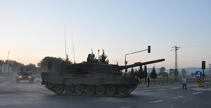 İzmir'de darbecilere büyük operasyon: 34 gözaltı