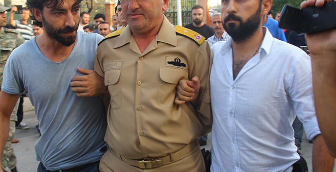 Mersin'de Tuğamiral Nejat Atilla Demirhan darbe girişiminden gözaltına alındı - Son dakika haberleri