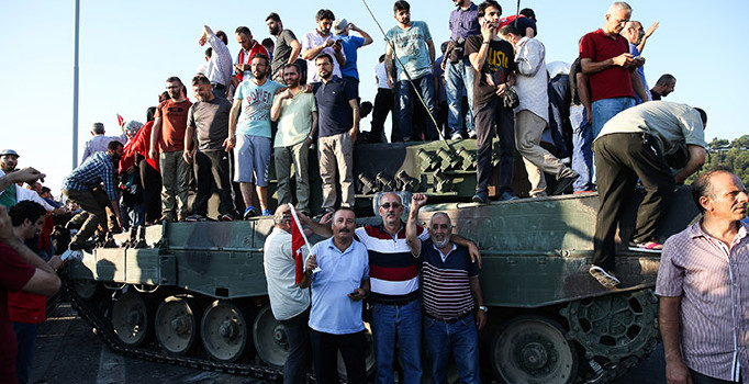 16 Temmuz gazete manşetleri: Darbeye hayır - Gazetelerin birinci sayfası