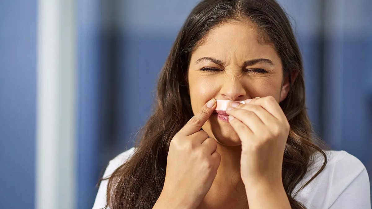 Güzellik salonlarına para dökmeye son! Evde doğal yöntemlerle yüzdeki tüylerinizden kurtulmak çok kolay...