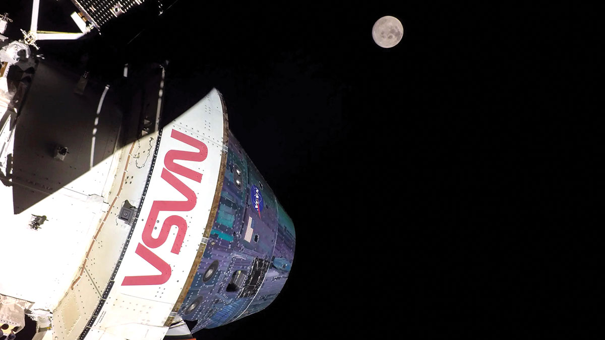 Ay’ı dolaşıp Dünya’ya ‘sektirerek’ iniş yaptı