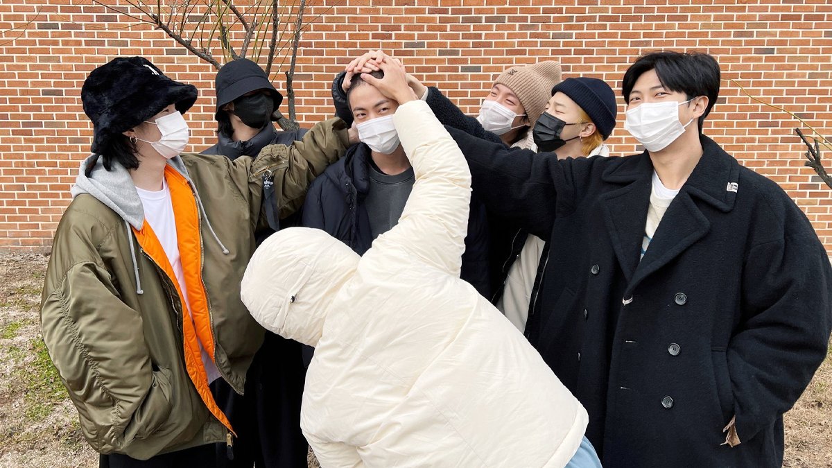 BTS üyesi Kim Seok-Jin'den askerlik pozu