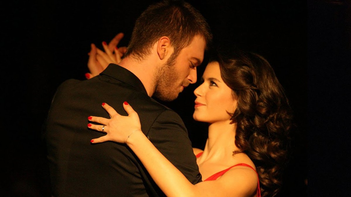 Aşk-ı Memnu hayranları ekran başına! Efsane ikiliden 14 yıl sonra 'müjde' gibi poz!