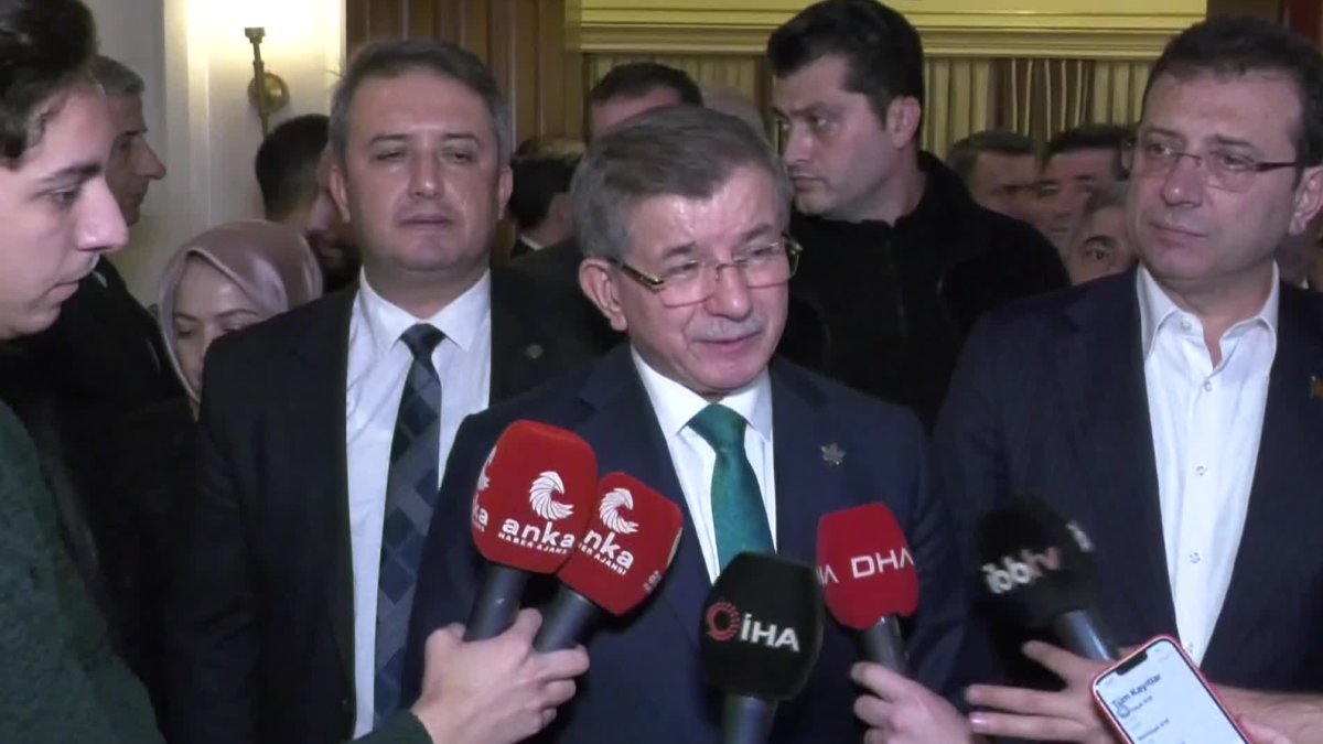 Davutoğlu, İmamoğlu’nu İBB’de ziyaret etti: Erdoğan ceza aldığında da buradaydık