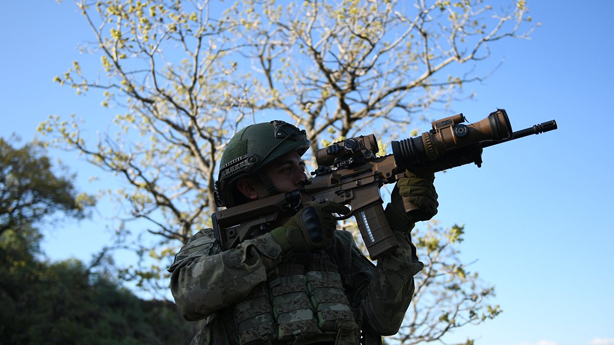 MSB: 2 PKK’lı terörist Şırnak'ta sınır karakoluna teslim oldu
