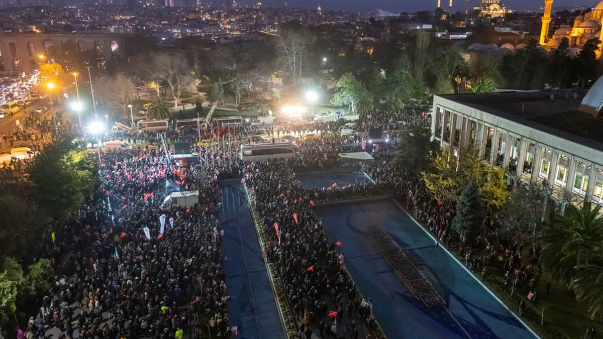 "Millet İradesine Sahip Çıkıyor" buluşması dünya basınında: Binler yargı kararını protesto etti
