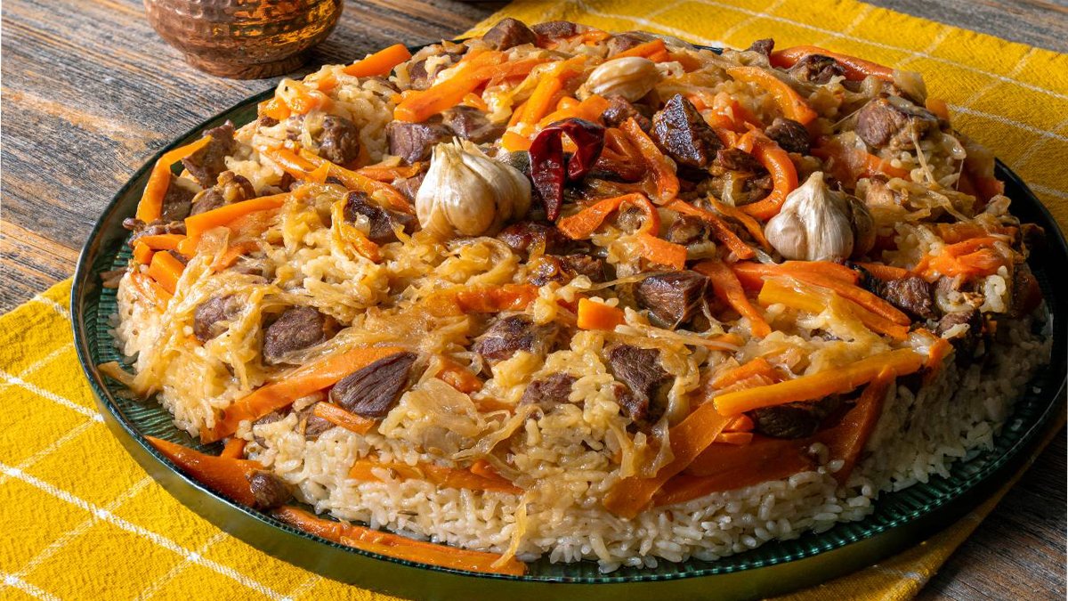 Pilavsız sofraya oturmayanlara müjde! Damaklarınıza bayram ettirecek Özbek pilavını kaşıklamaya doyamayacaksınız!