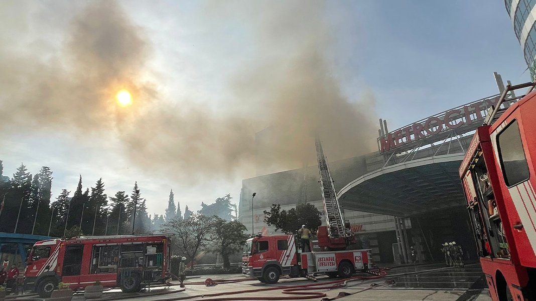 Metrocity AVM'de yangın: Can kaybı ve yaralanan yok