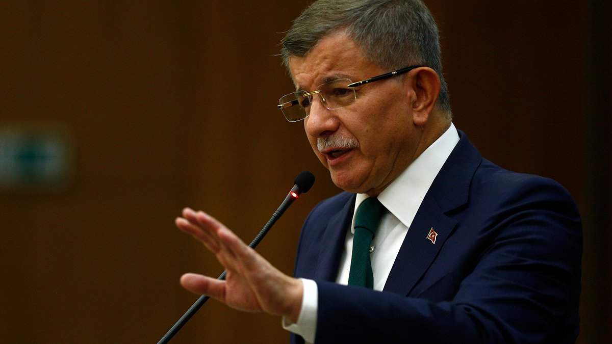 Davutoğlu'ndan 'anayasa' çıkışı: Referanduma gitmek seçim ortamını zehirler