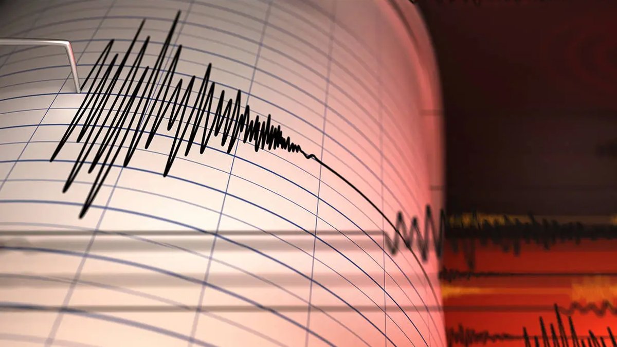 Endonezya'da 7.7 büyüklüğünde deprem