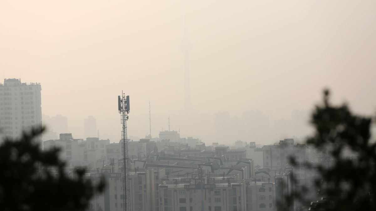 İran ‘zehirleniyor’: Hava kirliliği hayatı durdurdu