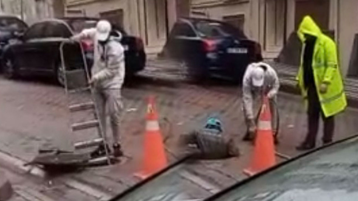 Rögar kapağını açıp içine girdiler, ne çaldıkları daha sonra anlaşıldı! Akıl almaz anlar kamerada