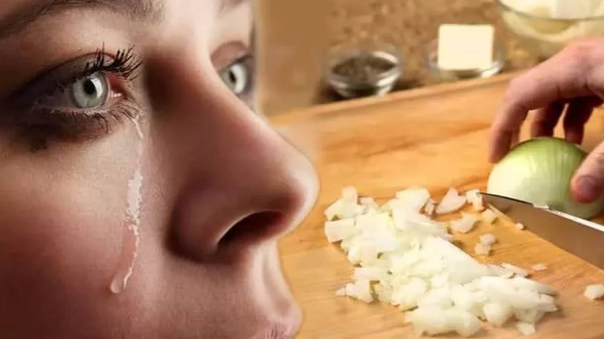Soğan doğrarken ağzınıza bir yudum su alın mucizeye tanık olun! Kimse bu basit yöntemi bilmiyor: Sonuçlarına hayran kalacaksınız