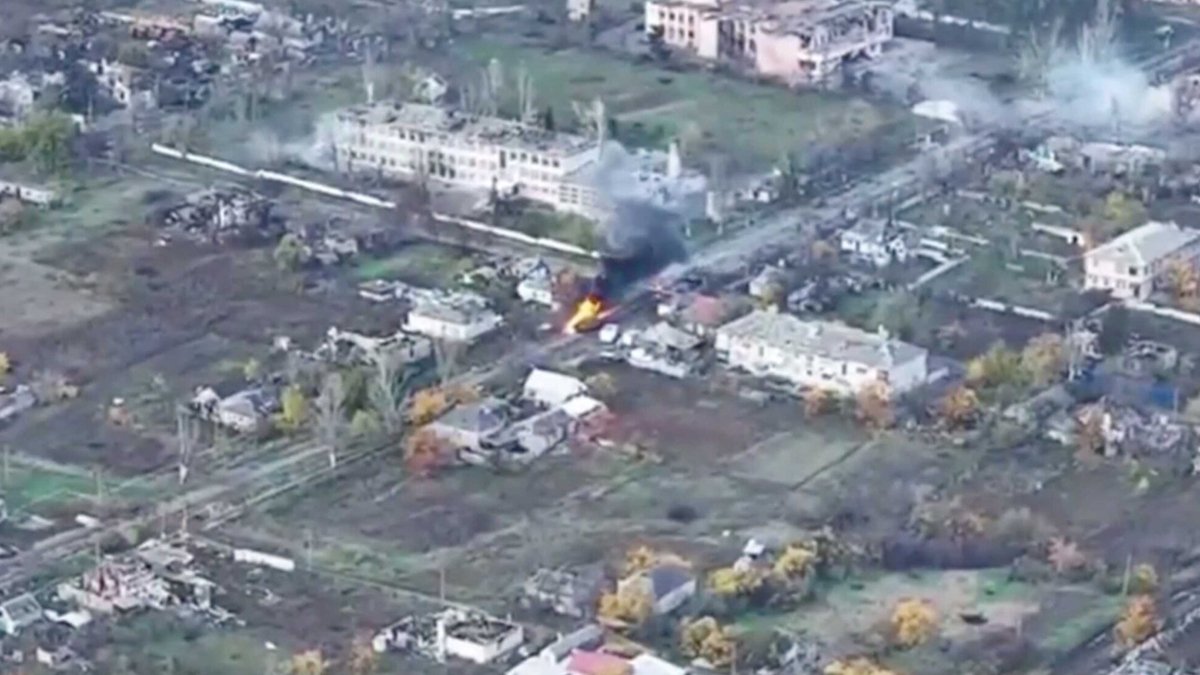 Rus komutan askerlerini havaya uçurdu