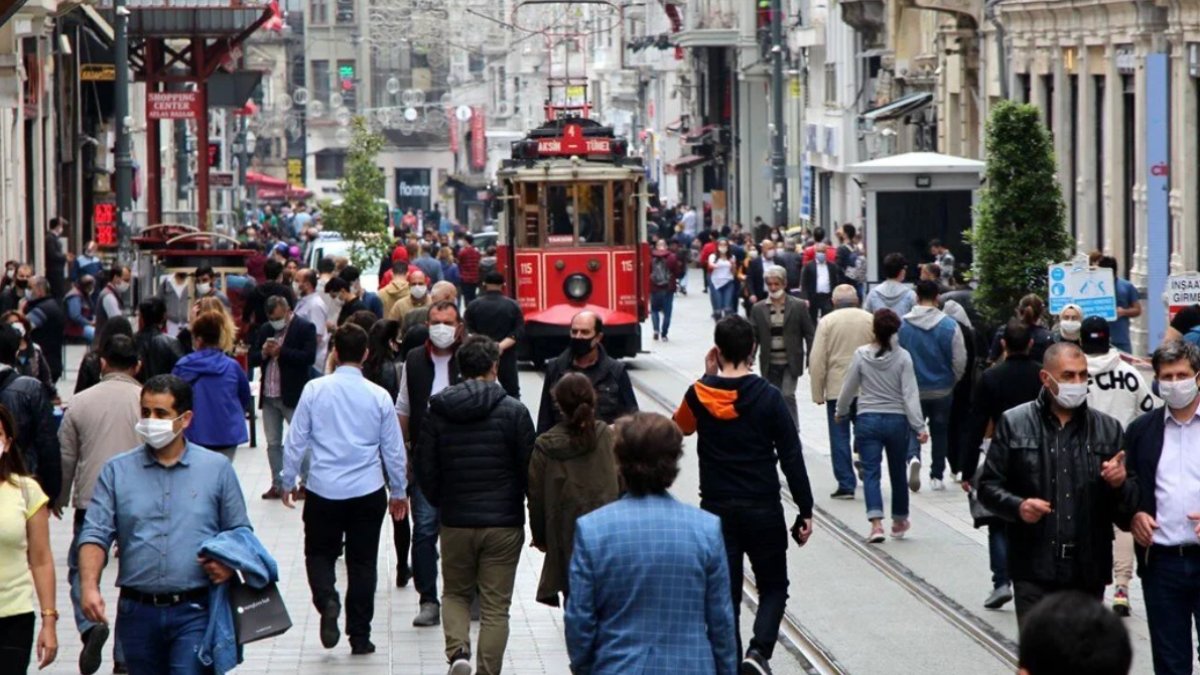 Bilim Kurulu Üyesi Prof. Dr. Alper Şener: 4-5 farklı tipte virüsle mücadele ediyoruz