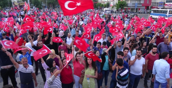 Sakarya'da FETÖ'nün darbe girişimine ilişkin soruşturma kapsamında 3 öğrenci yurdu kapatıldı