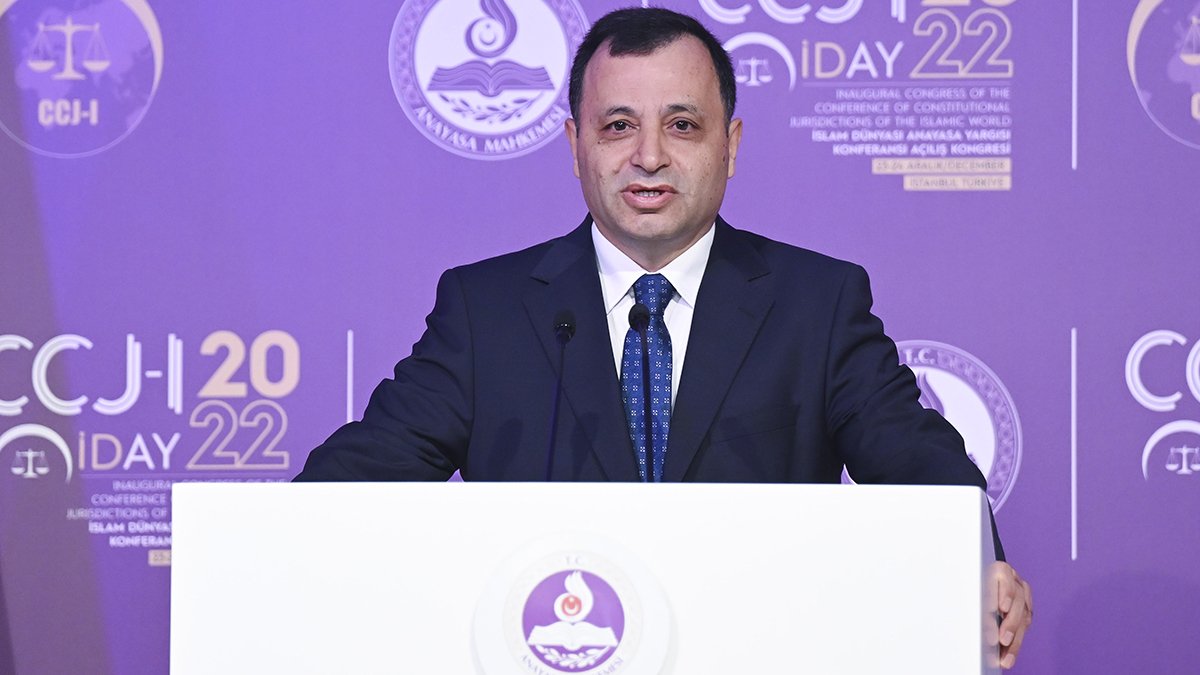 AYM Başkanı Arslan'dan yargıya 'hakkaniyet' çağrısı: Adalet terazisini elinde tutanlar...