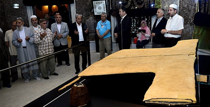 Hırka-i Şerif ziyarete açıldı