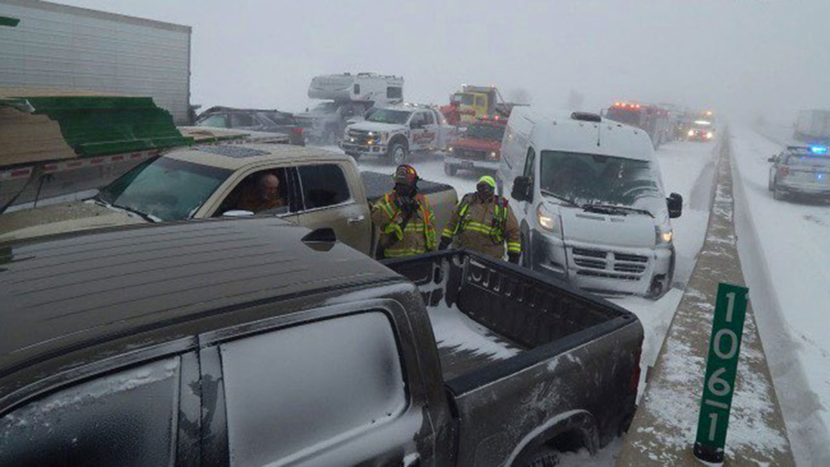 Kar orada da hayatı felç etti! ABD'de meydana gelen kazada 46 araç birbirine girdi, 4 kişi hayatını kaybetti
