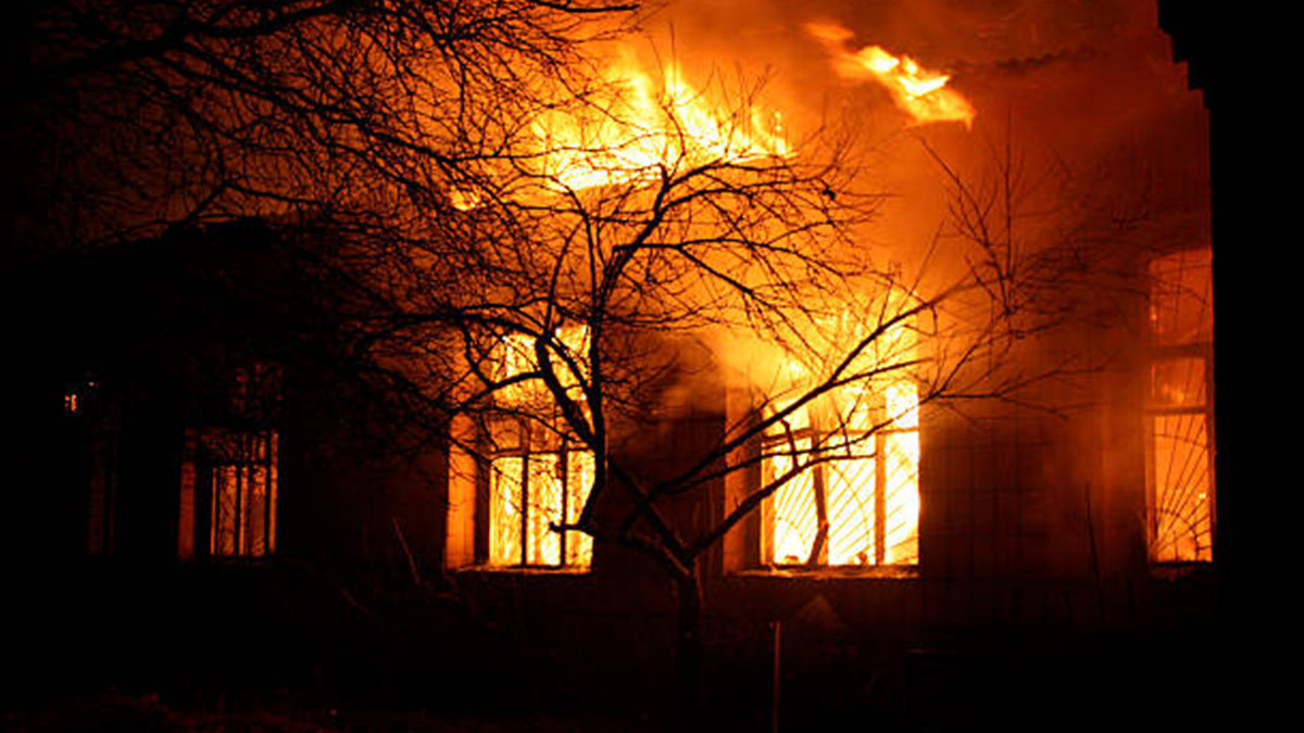 Huzurevinde korkunç yangın: 20 kişi feci şekilde öldü! Kaçak olduğu ortaya çıktı!