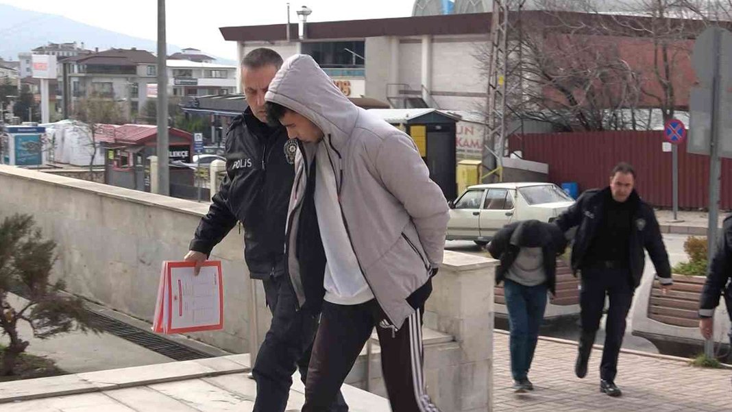 Markette 100 bin liralık hırsızlık: Sigara, cep telefonu ve nakit para çaldı