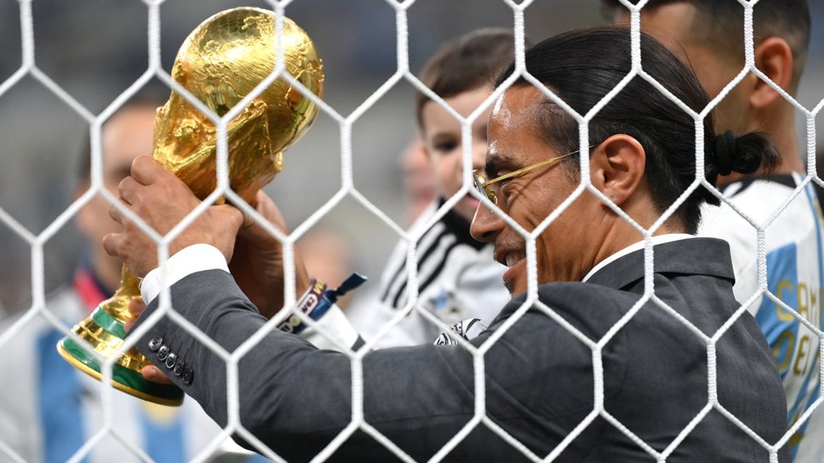 Dünya Kupası finalinde sahaya girerek Türkiye'yi rezil etmişti: Nusret Gökçe'ye bir 'men' daha! Yasak üstüne yasak!