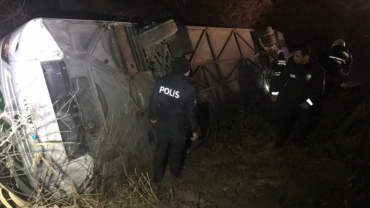 Yolcu otobüsü devrildi: Çok sayıda yaralı var